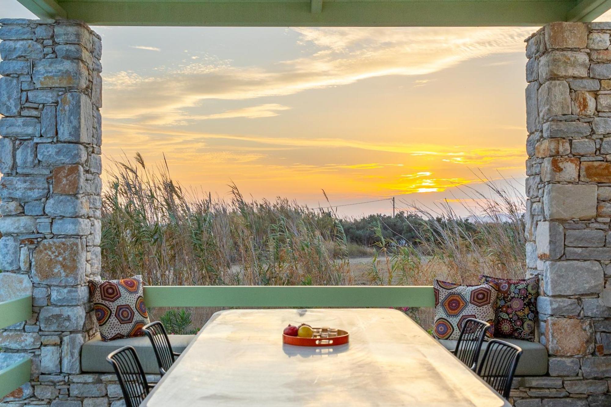 Plioni Villas & Suites ميكري فيغلا المظهر الخارجي الصورة