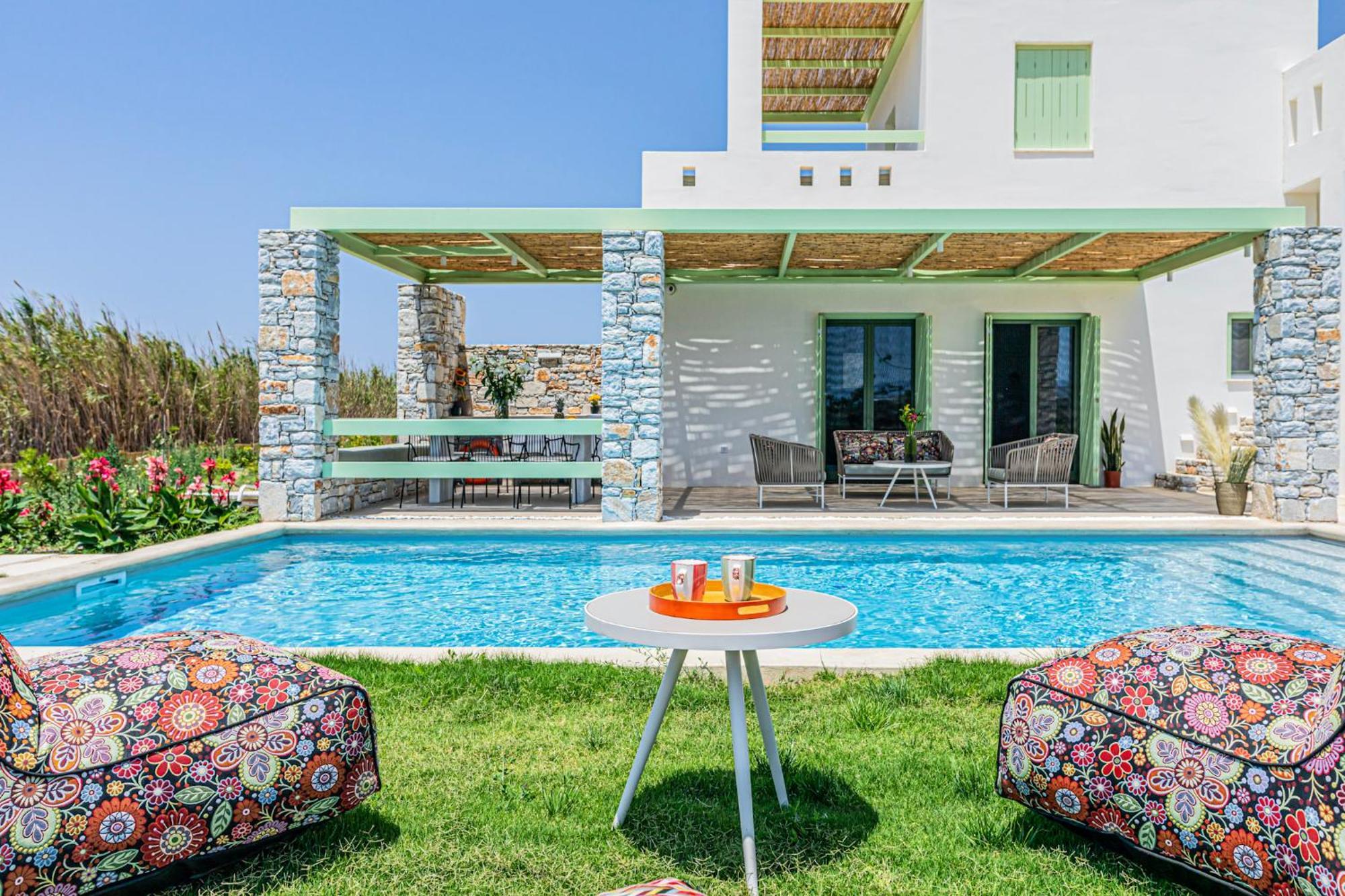 Plioni Villas & Suites ميكري فيغلا المظهر الخارجي الصورة